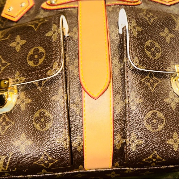 A new barely use Louis Vuitton bag - Picture 5 of 7